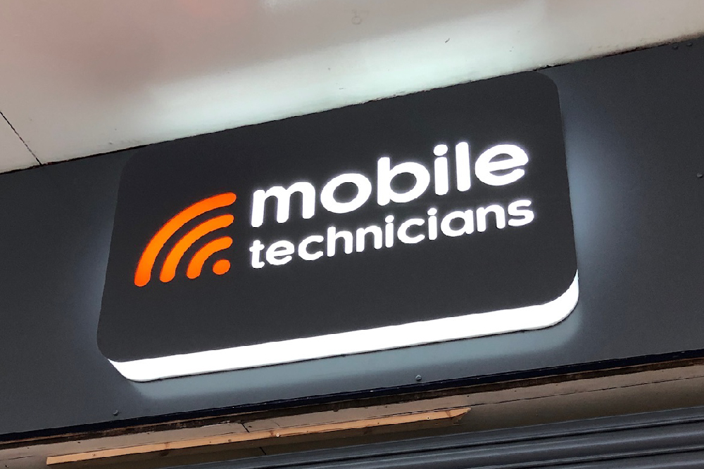 signs-glasgow-mobile-technicians-3d-light-box-signs-glasgow-edinburgh-signs