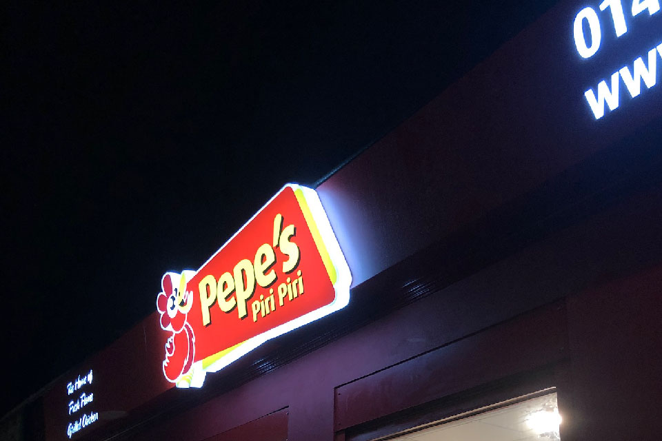 signs-glasgow-pepes-piri-piri-light-box-signs-glasgow-edinburgh-signs-3