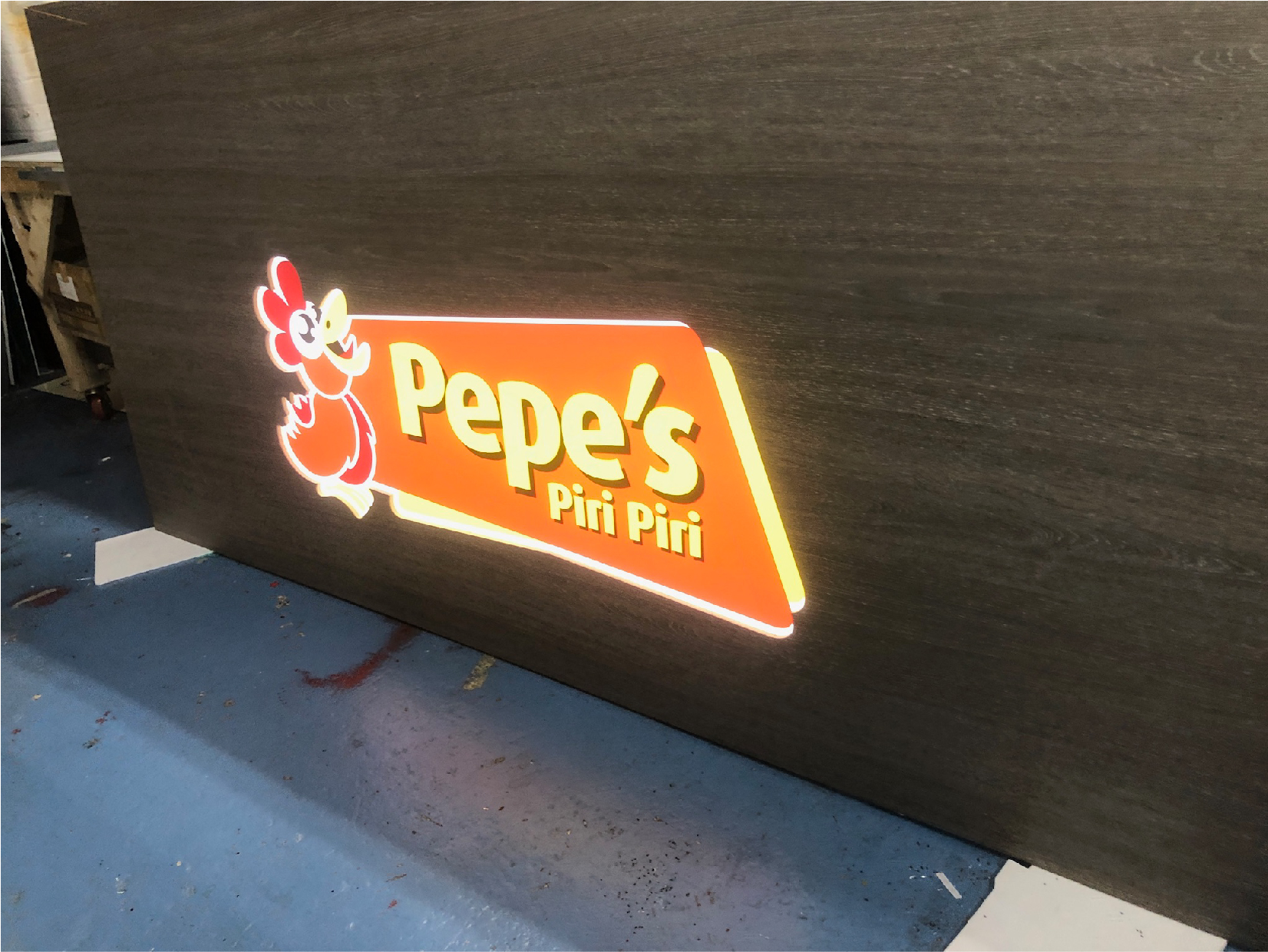signs-glasgow-pepes-piri-piri-light-box-signs-glasgow-edinburgh-signs-4