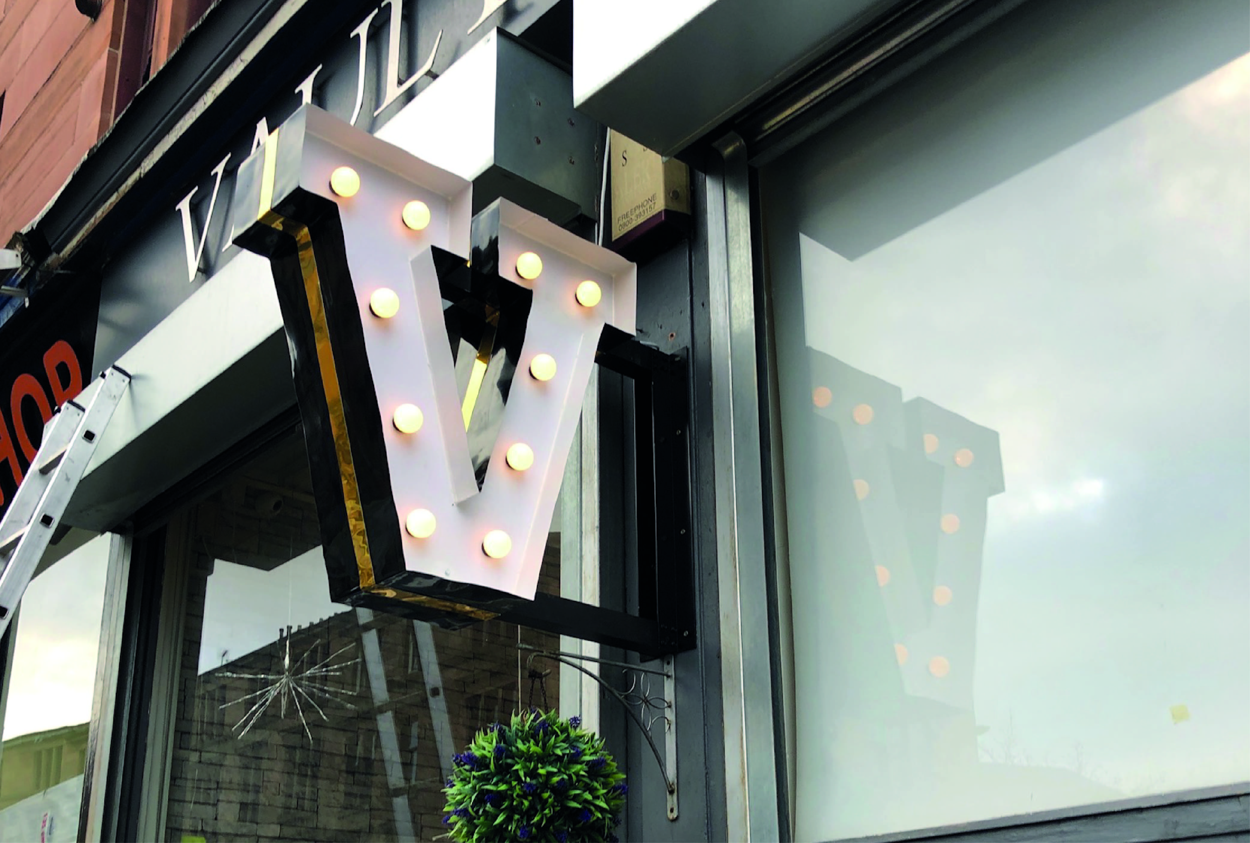 signs-glasgow-protrudings-signs-glasgow-projecting-signs-glasgow-edinburgh-aberdeen-dundee-6